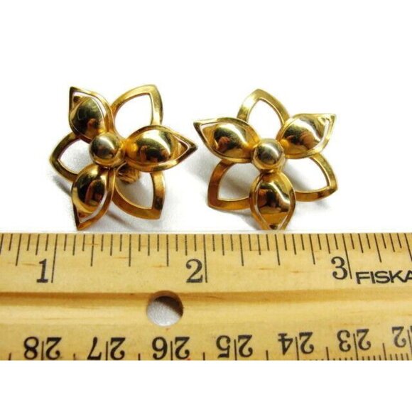 Sarah Coventry Gold Tone Flower Detailed Vintage Clip On Earrings - Picture 7 of 7